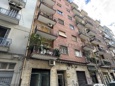 Foto Locale commerciale in via sagarriga visconti  88, Bari Murat di 40 m²