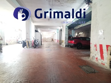 Foto Posti auto a Napoli di 500 m² con 1 locali in vendita