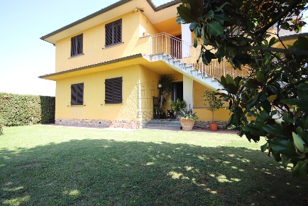 Foto Villa unifamiliare in Via di Paganico 115, Capannori di 290 m²
