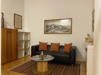 Foto Ufficio in Via Plinio 1, Grandate Centro di 400 m² con 7 locali