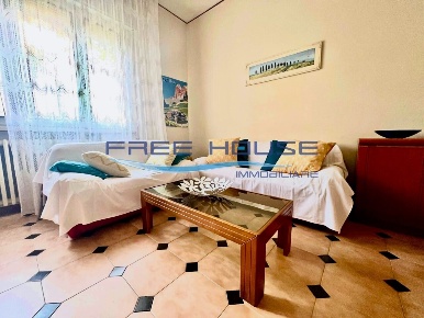 Foto Appartamento in Viale Volturno 63, Cervia Centro di 95 m² con 6 locali