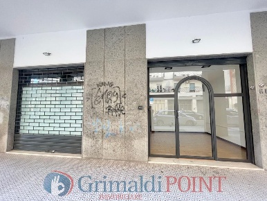 Foto Locale commerciale in Via G. D'Annunzio 61, Lecce Ariosto di 73 m²