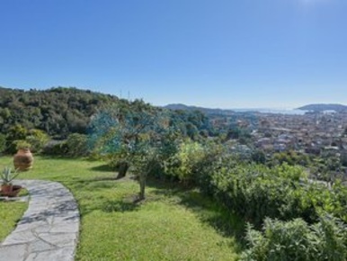 Foto Casa indipendente in Via Guglielmo Marconi, La Spezia Isola di 300 m²