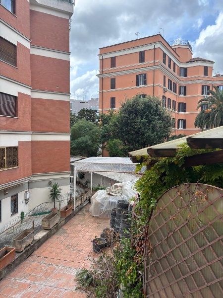 appartamento in vendita a Roma in zona Appio Latino
