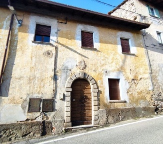 Foto Appartamento in Via Unico 3, Gozzano Bugnate di 119 m² con 5 locali