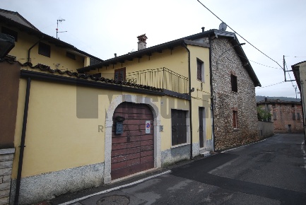 Foto Villa singola in Via Cave 10, Botticino Centro di 173 m² con 10 locali