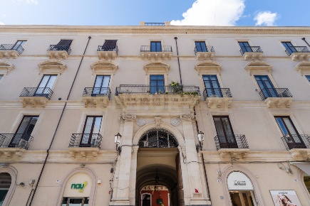 Foto Appartamento in Via Etnea 299, Catania di 90 m² con 2 locali