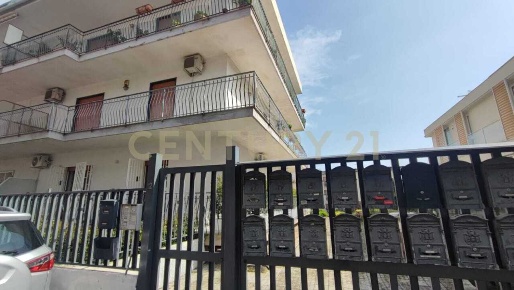 Foto Appartamento in Via Luigi Capuana, Riposto Centro di 95 m² in vendita