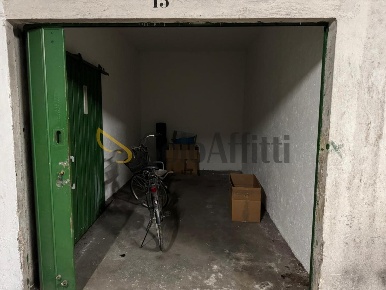 Foto Posti auto in Piazzale Guglielmo Corvi, Brescia di 11 m² con 1 locali