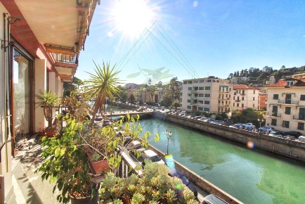 Foto Appartamento in Via Armando Diaz 10, Rapallo Centro Storico di 180 m²