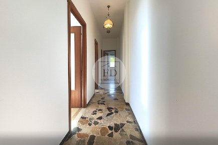 Foto Appartamento in Via 4 novembre 26, Loano Centro di 89 m² con 5 locali