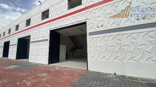 Foto Capannone industriale in via Vittorini, Concorezzo Centro di 190 m²