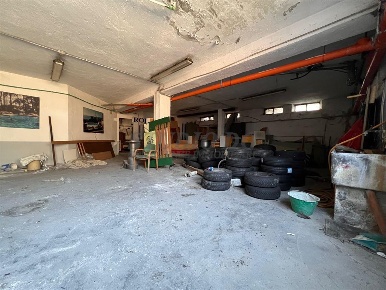 Foto Magazzino in via Trieste, Limbiate Centro di 115 m² con 2 locali