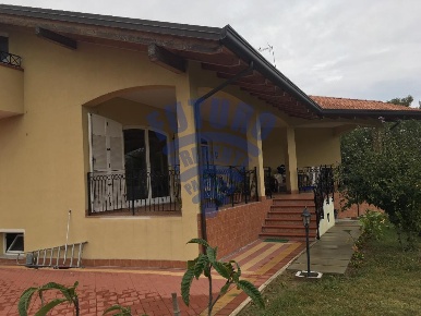 Foto Villa unifamiliare a Bellaria-Igea Marina di 250 m² con 9 locali