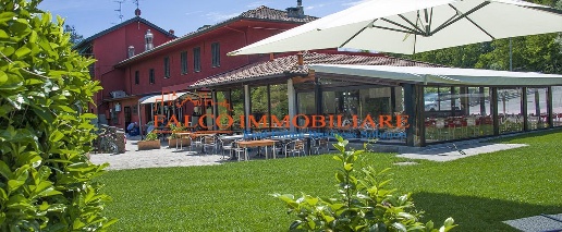 Foto Negozio in Via Sempione, Castelletto sopra Ticino Centro di 500 m²