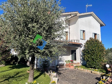 Foto Villa bifamiliare in Strada di Poggiarello la Ripa, Poggiarello Ripa