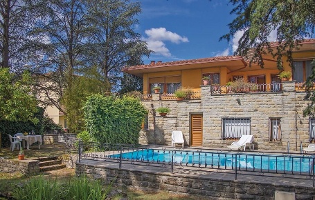 Foto Villa unifamiliare a Vicchio di 314 m² con 18 locali in vendita
