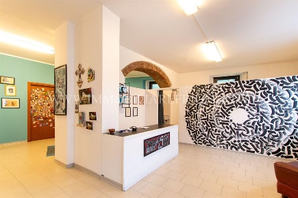 Foto Negozio in via cava di sopra, Caprino Bergamasco Caprino di 130 m²