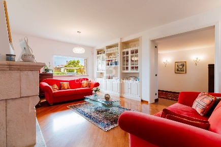 Foto Villa singola in via Tintoretto, Modugno di 446 m² con 7 locali