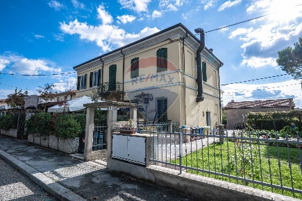Foto Case semi ndipendenti in via Brando Brandi, Forlì Carpena di 263 m²