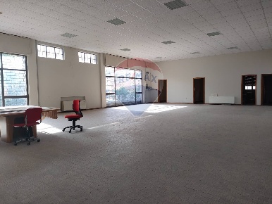 Foto Locale commerciale a Mantova Centro di 500 m² con 4 locali in affitto