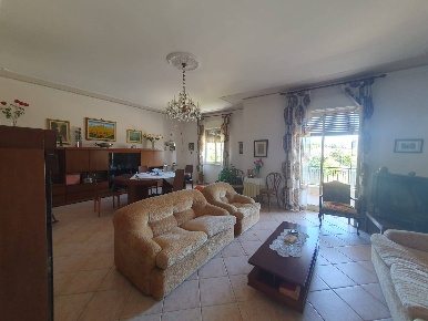 Foto Appartamento in P.le Medaglia D'Oro Carmelo Ganci, Siracusa di 154 m²