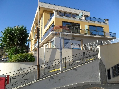 Foto Appartamento in Viale della Regione, Caltanissetta Centro di 193 m²