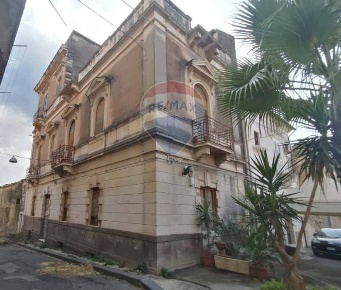 Foto Casa indipendente in via progresso, Lentini di 450 m² con 20 locali