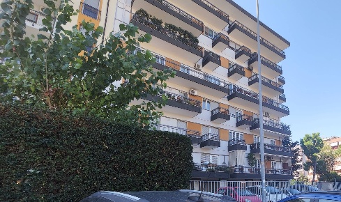 Foto Appartamento in Via Tenente Cesare Suglia, Bari Japigia di 135 m²