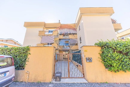 Foto Appartamento in Via Federico Confalonieri, Marino di 130 m² in vendita