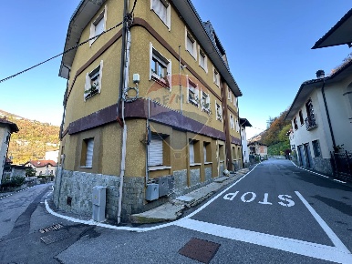 Foto Appartamento in Via Rimembranze, Cremenaga di 83 m² con 3 locali