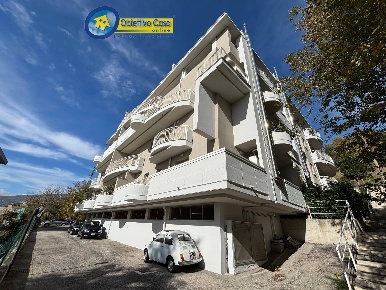 Foto Attico in via memmingen, Teramo Centro di 90 m² con 5 locali