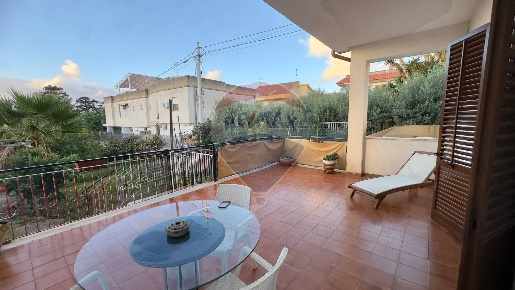 Foto Villa singola in Via Vitaliano Brancati, Terrasini Centro di 250 m²