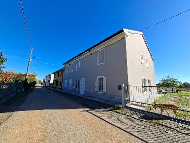 Foto Casa indipendente a Alessandria di 200 m² con 8 locali in vendita