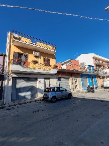 Foto Casa indipendente a Floridia di 200 m² con 4 locali in vendita