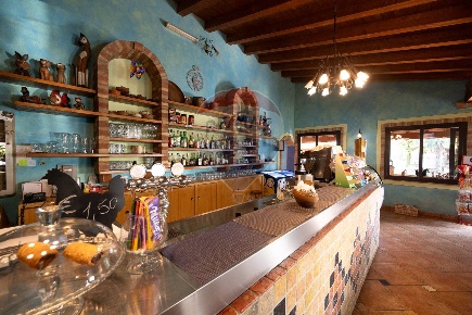 Foto Locale commerciale a Castel Goffredo di 475 m² con 8 locali in vendita