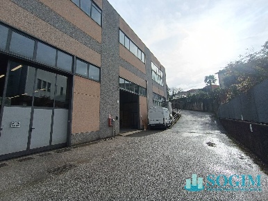 Foto Capannone industriale in Via Provinciale, Lipomo di 200 m² in vendita