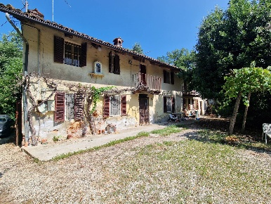 Foto Rustico in Via Don Pennanzio, Bra di 300 m² con 8 locali in vendita