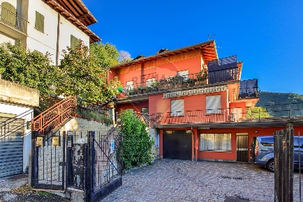 Foto Appartamento in Via I' Maggio, Almenno San Salvatore Centro di 147 m²