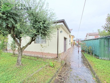 Foto Casa indipendente a Martellago Centro di 162 m² con 5 locali