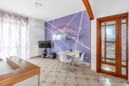 Foto Appartamento in via San Carlo, Vanzago Centro di 88 m² con 3 locali