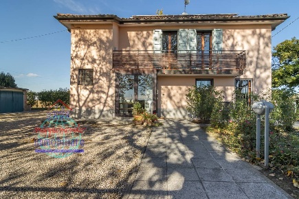 Foto Villa singola in VIA BERGNANA, San Giovanni in Persiceto di 215 m²