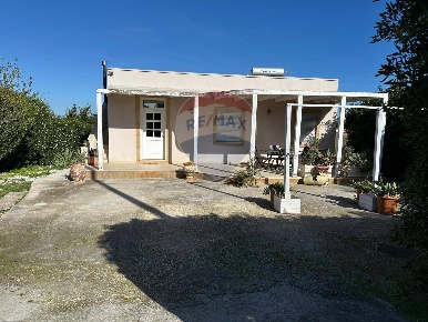 Foto Villa unifamiliare in VIALE DEI PINI SnC, Pachino di 80 m² in vendita