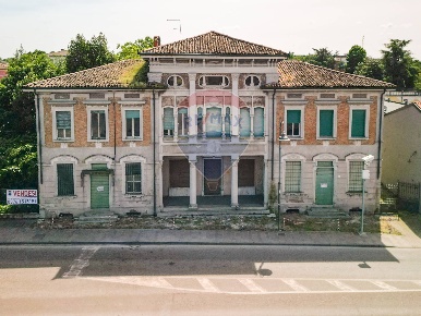 Foto Casa indipendente a Borgo Virgilio Cerese di 1300 m² con 15 locali