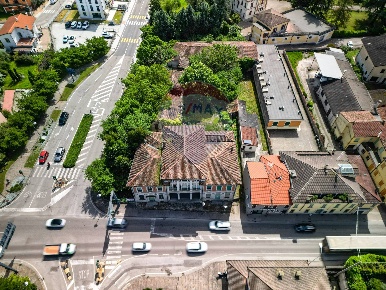 Foto Casa indipendente a Borgo Virgilio Cerese di 1300 m² con 15 locali