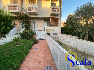 Foto Villa a schiera in VIA PARISI P.CO CAMELIE 1, Capua Centro di 193 m²