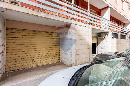 Foto Locale commerciale in Via Copenaghen, Sassari Porcellana di 206 m²