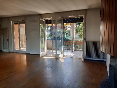 Foto Villa singola in via IV Novembre, Benna di 480 m² con 7 locali