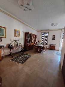 Foto Casa indipendente a Floridia di 360 m² con 8 locali in vendita