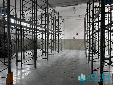 Foto Capannone industriale in via Volta, Settimo Milanese Centro di 3300 m²